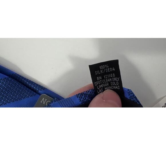 Covington Royal Blue‎ Striped 100% Silk Tie NWT - Picture 3 of 3
